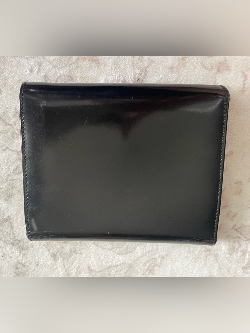 Gucci Black Patent Leather Trifold Wallet with Gold Bar Detail - Picture 9 of 15